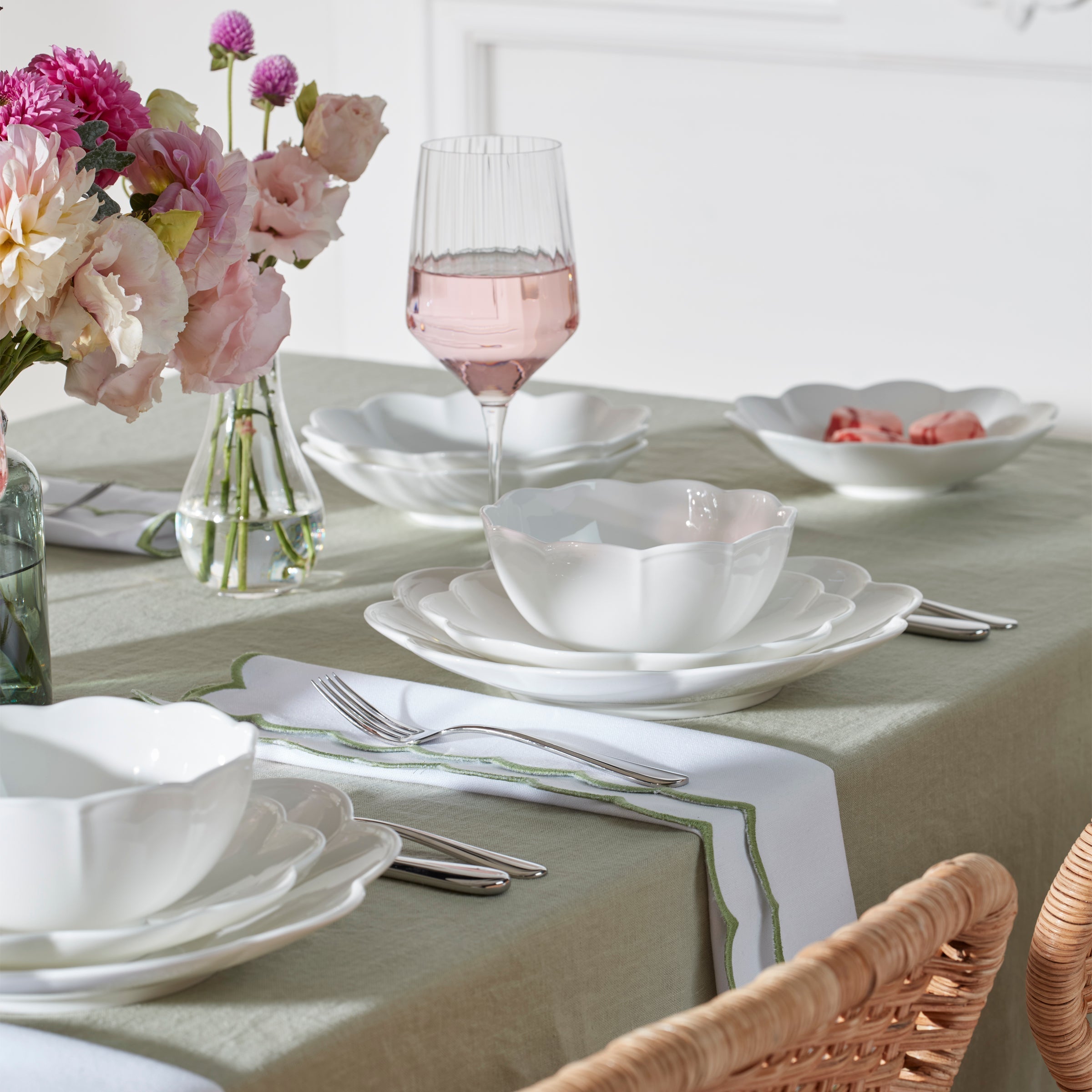 Studio 1414 Scallop 12-Piece Dinnerware Set