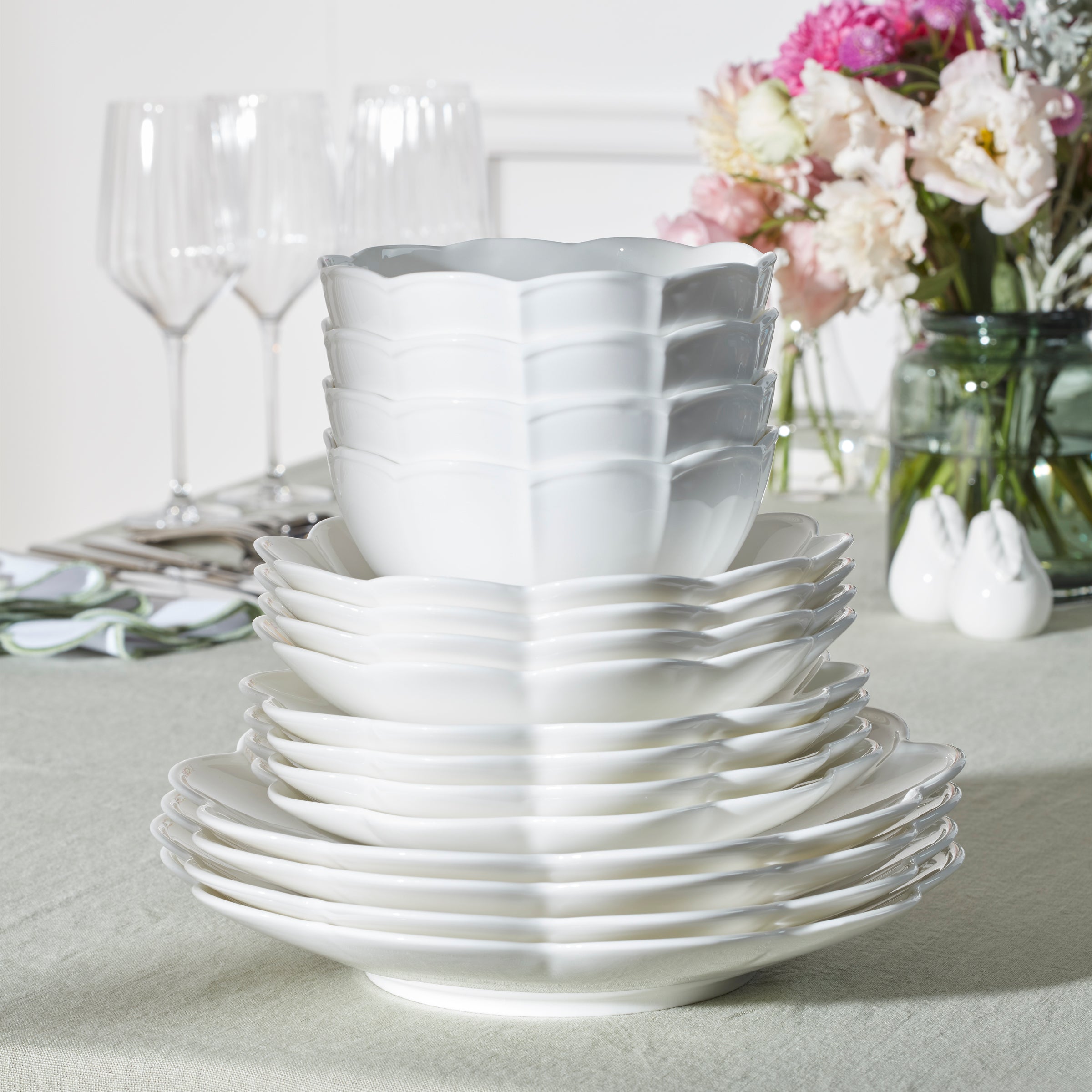 Studio 1414 Scallop 16-Piece Dinnerware Set