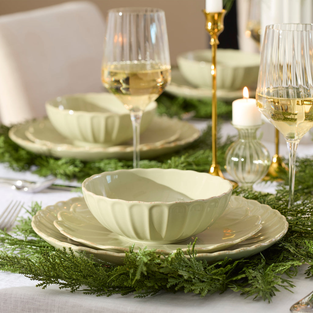 French Perle Scallop Matcha 24-Piece Dinnerware Set