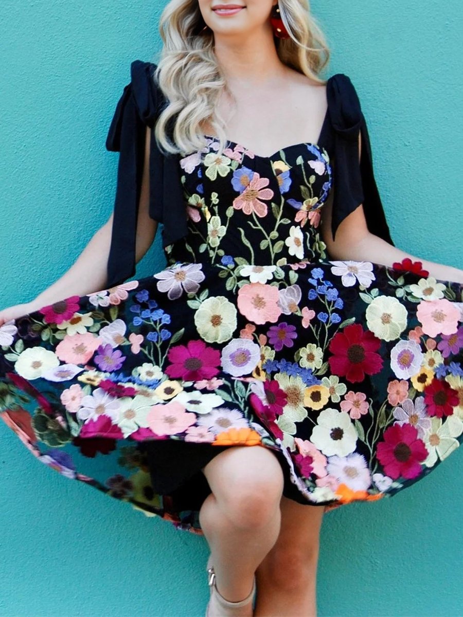 Black - Sweetheart Bow Strap A-Line Homecoming Dress With Floral Appliques